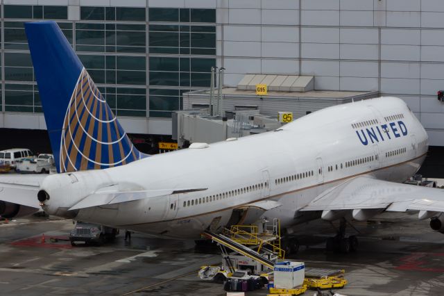 Boeing 747-400 (N117UA)