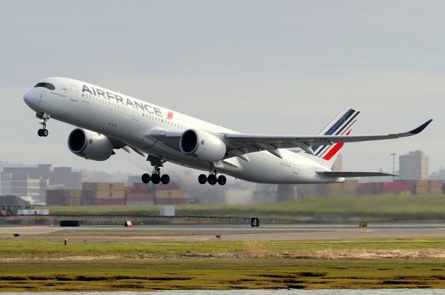 Airbus A350-900 (F-HTYK) - AFR 333 to Paris lifting off of runway 9