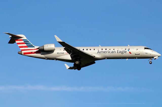 Canadair Regional Jet CRJ-700 (N523AE)