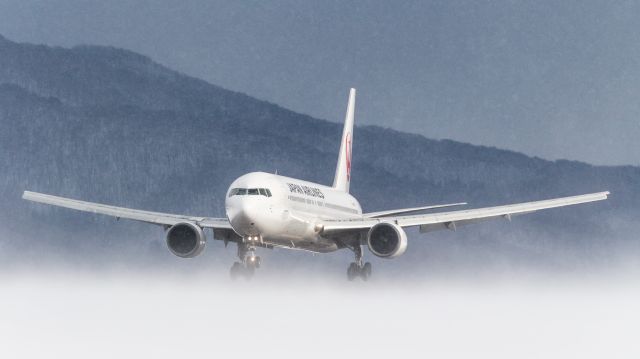 BOEING 767-300 (JA8397) - Japan Airlines / Boeing 767-346br /Jan.10.2016 Hakodate Airport [HKD/RJCH] JAPAN