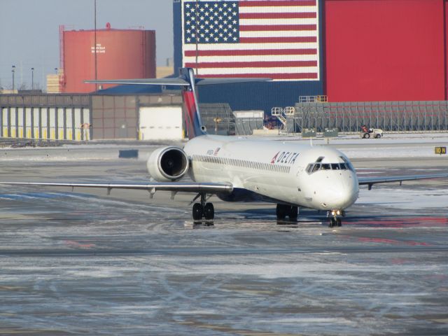 McDonnell Douglas MD-90 (N905DA)