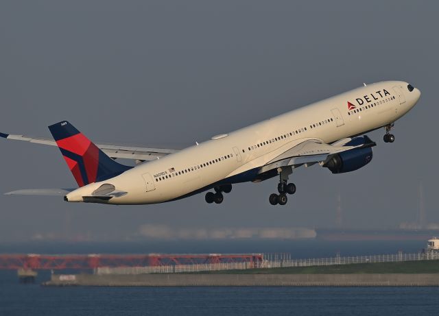 Airbus A330-300 (N409DX) - 06.Sep.2024br /Delta Air Lines Airbus A330-941 Takeoff at RWY16L(C).