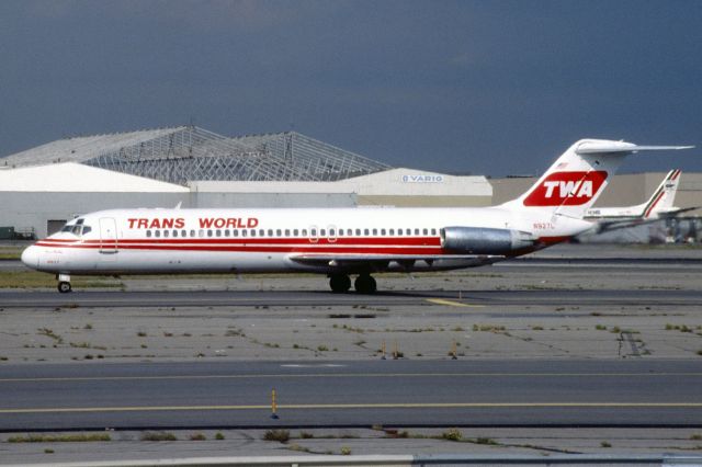 McDonnell Douglas DC-9-30 (N927L) - September 1990 at JFK