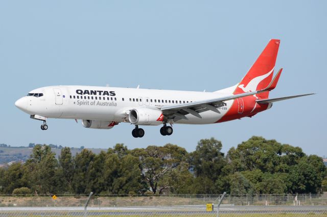 Boeing 737-800 (VH-VXN) - About to put down on runway 05. Thursday, 8th May 2014.