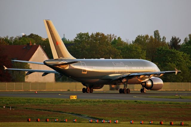 Airbus A310 (RCAF15001) - Canada - Air Force, Airbus A310-304