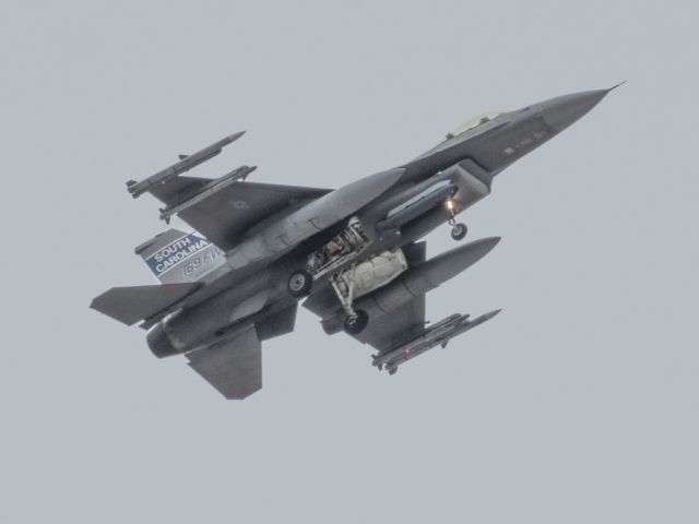 Lockheed F-16 Fighting Falcon —