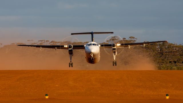 de Havilland Dash 8-300 (VH-XFZ)