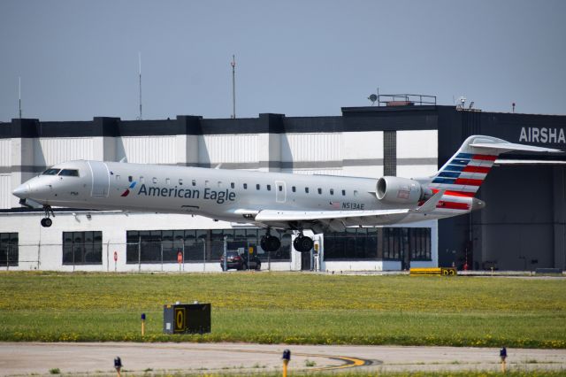 Canadair Regional Jet CRJ-700 (N513AE) - American Eagle 5061 (opby PSA Airlines) arriving into Buffalo (BUF) from Washington DC (DCA) on Runway 14