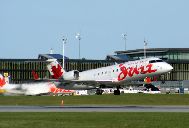 Canadair Regional Jet CRJ-100 (C-GKFR)