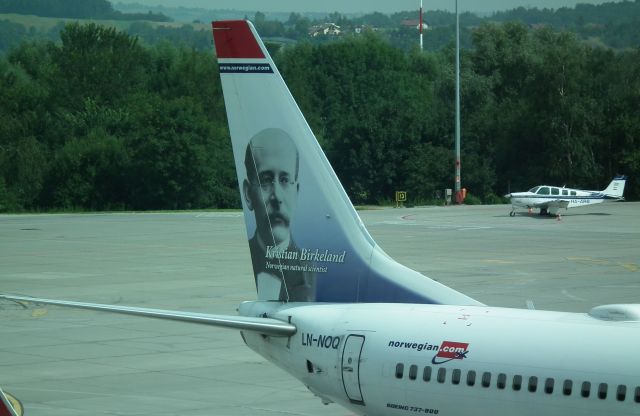 BOEING 737-300 (LN-NOQ)