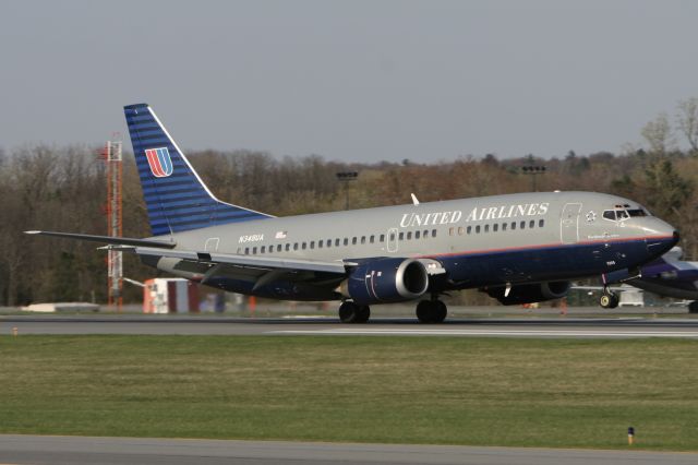 BOEING 737-300 (N348UA) - Landed Albany, NY