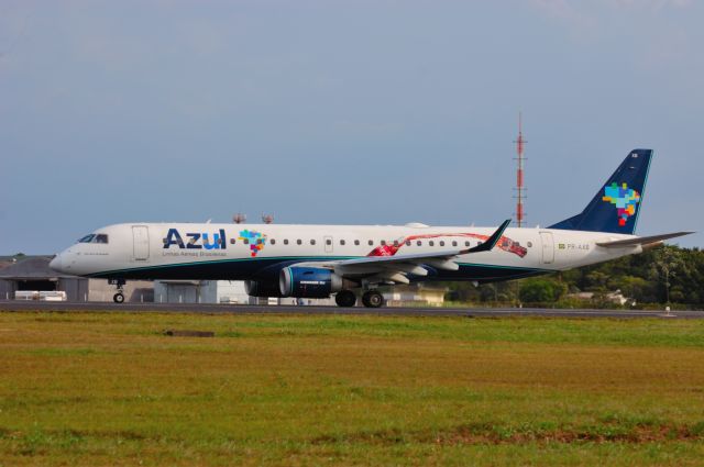 Embraer ERJ-190 (PR-AXB)