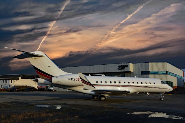 Bombardier Global 5000 (N112QS)