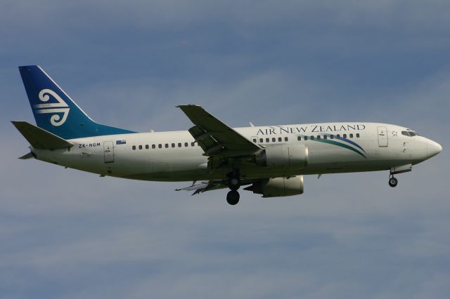 BOEING 737-300 (ZK-NGM)