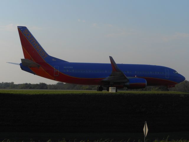 BOEING 737-300 (N600WN)