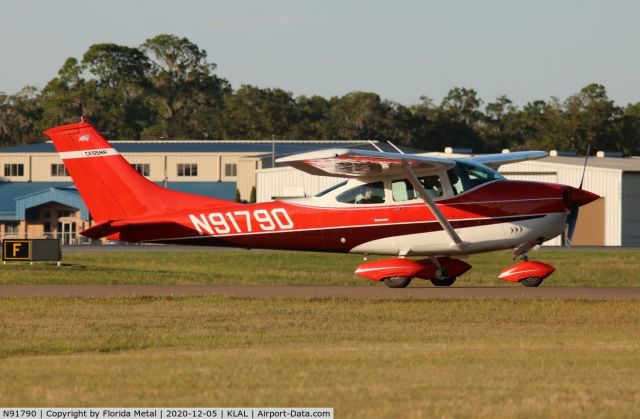 Cessna Skylane (N91790) - Arriving at Sun N Fun