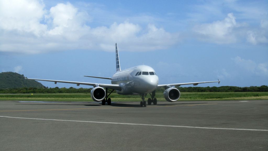 Airbus A319 (N724UW)