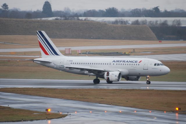 Airbus A319 (F-GRHB) - Just landed at Birmingham