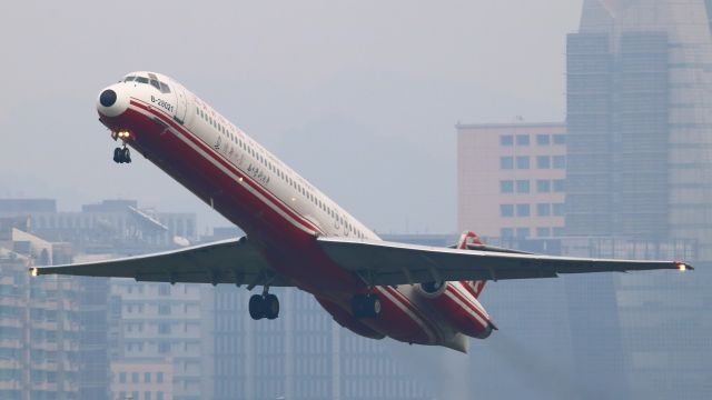 McDonnell Douglas MD-82 (B-28021)