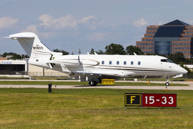Bombardier Challenger 300 (N19DD)