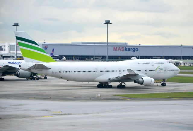 Boeing 747-400 (9M-MPD)