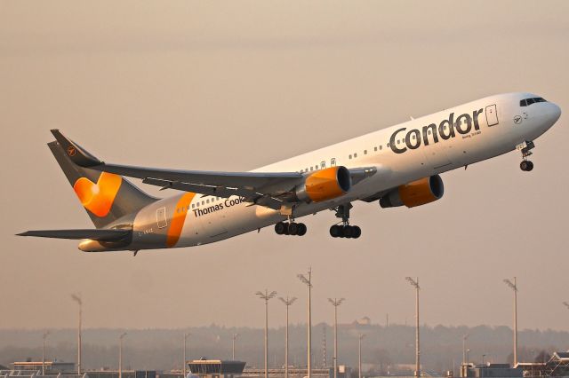 BOEING 767-300 (D-ABUZ)