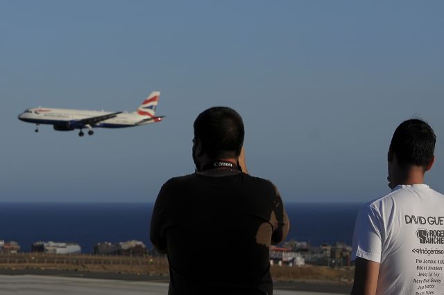 — — - Photo dedicated to my friend Juan Luis, for joining me on a wonderful day of spotterbr /Tenerife Surbr /20/07/2014
