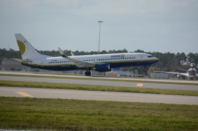 Boeing 737-800 (N738MA)