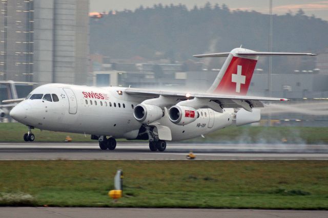 Avro RJ-100 Avroliner (HB-IXP)