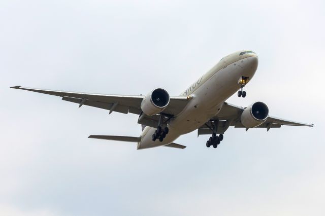 BOEING 777-200LR (HZ-AK71) - Spotting EPRZ
