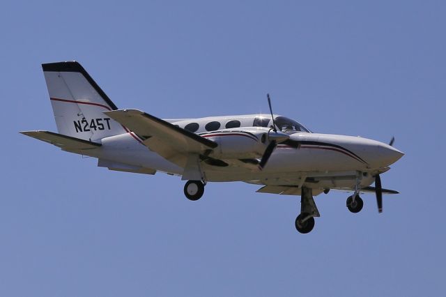 Cessna 421 (N245T)