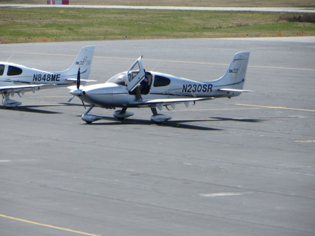 Cirrus SR-22 (N230SR)