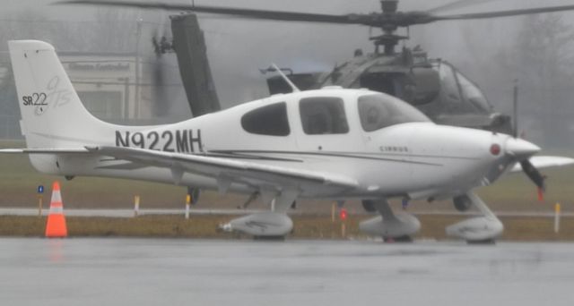 Cirrus SR-22 (N922MH)