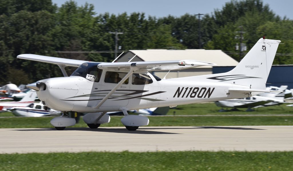 Cessna Skyhawk (N1180N) - Airventure 2017