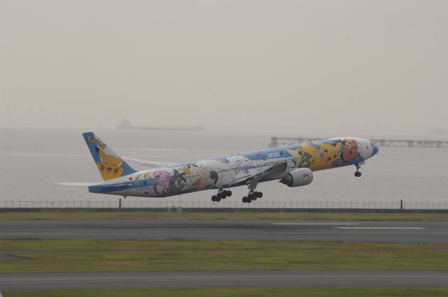 BOEING 777-300 (JA754A) - Departure at Haneda Intl Airport 16L on 2011/7/25 New Pokemon Peace Jet c/s