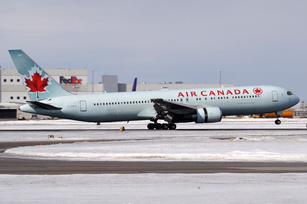 BOEING 767-300 (C-GHLV)