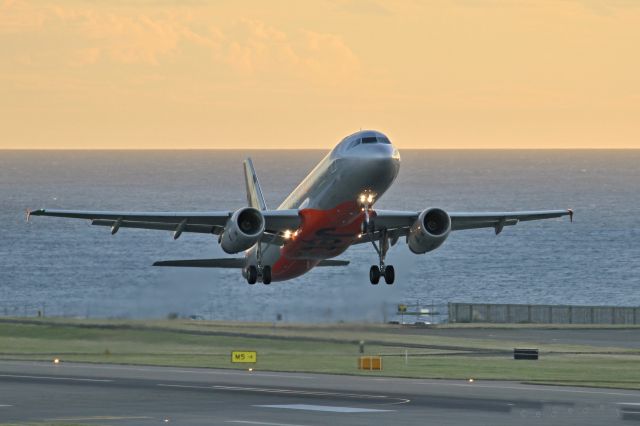 Airbus A320 (VH-VQB)