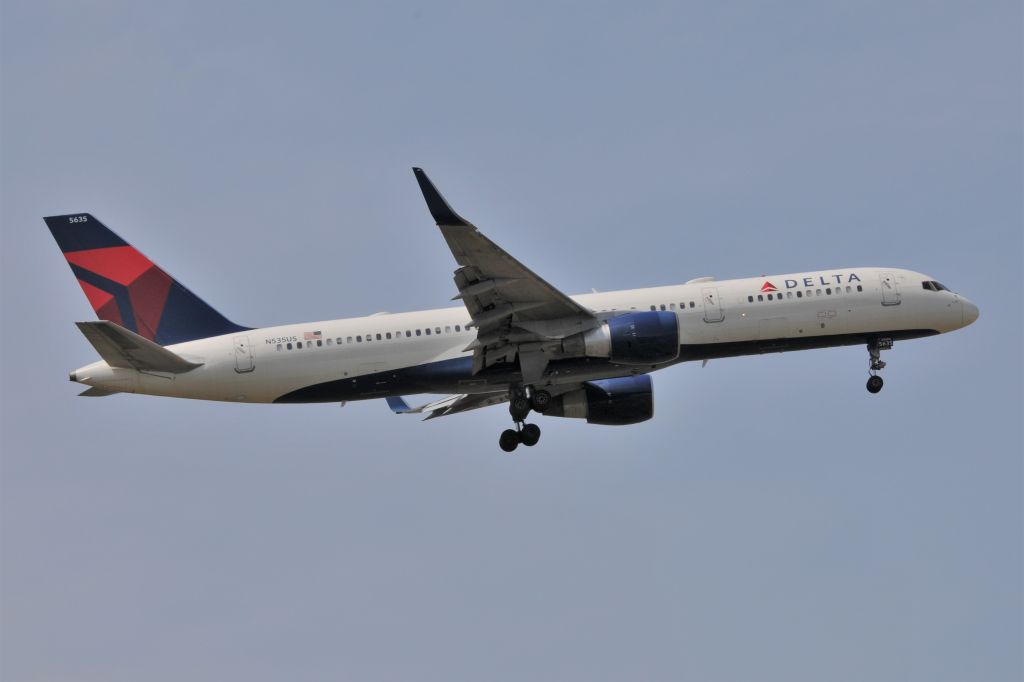 Boeing 757-200 (N535US)