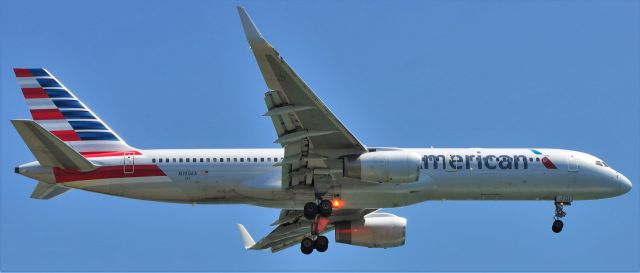 Boeing 757-200 (N190AA)