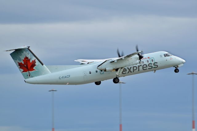 de Havilland Dash 8-300 (C-FACF)