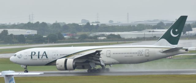 Boeing 777 (AP-BHX) - LANDING OF COVENTRY ROAD TAKEN FROM FREEPORT CAR PARK 