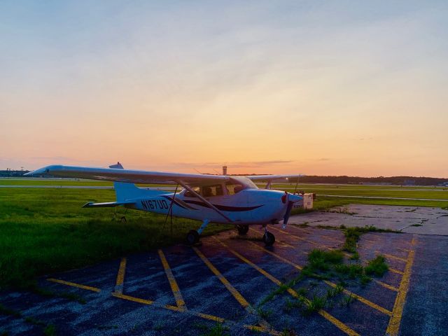 Cessna Skyhawk (N167UD)