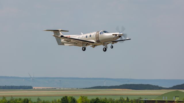 Pilatus PC-12 (LX-FLH)