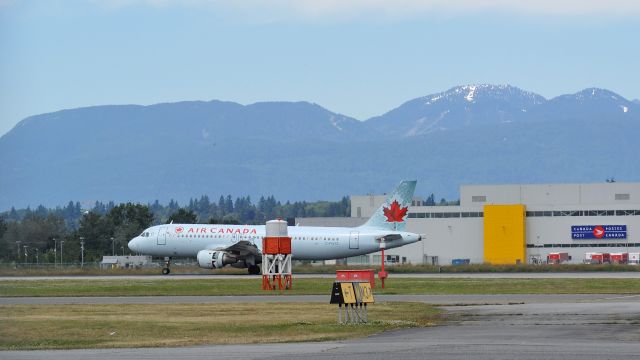 Airbus A319 (C-FGYS) - ACA111