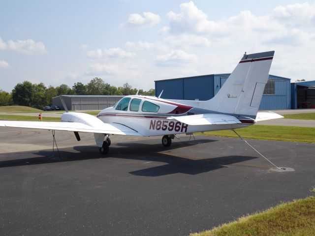 Beechcraft 55 Baron (N8596R)