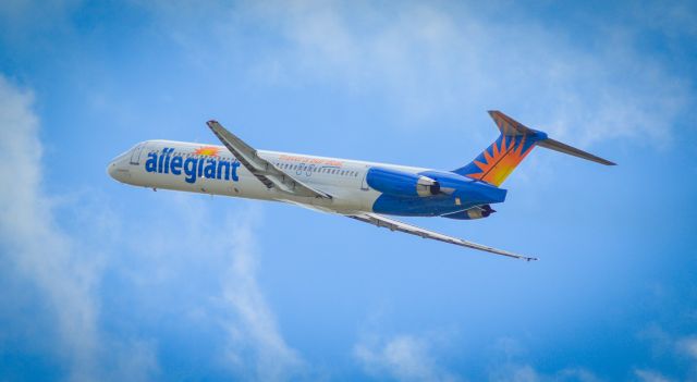 McDonnell Douglas MD-83 (N864GA) - Allegiant Air MD83 departing RNWY13 at KDSM