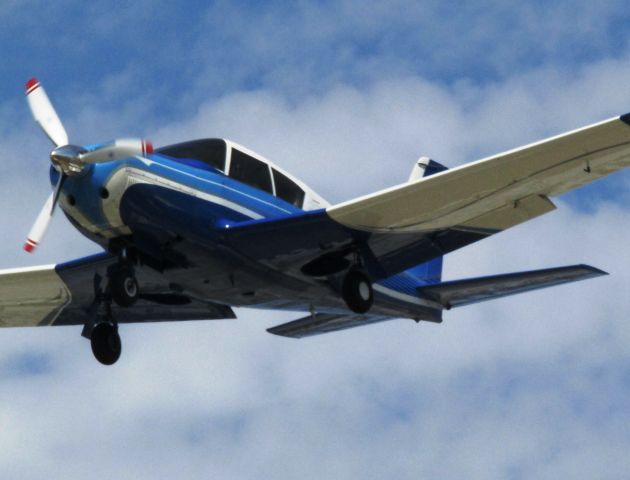 Piper PA-24 Comanche (N400RW) - Landing RWY 24