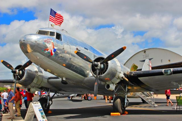 Douglas DC-3 (N47HL)