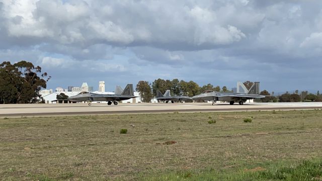 Lockheed F-22 Raptor —