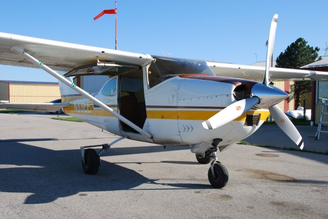 Cessna Skylane (N33EE)